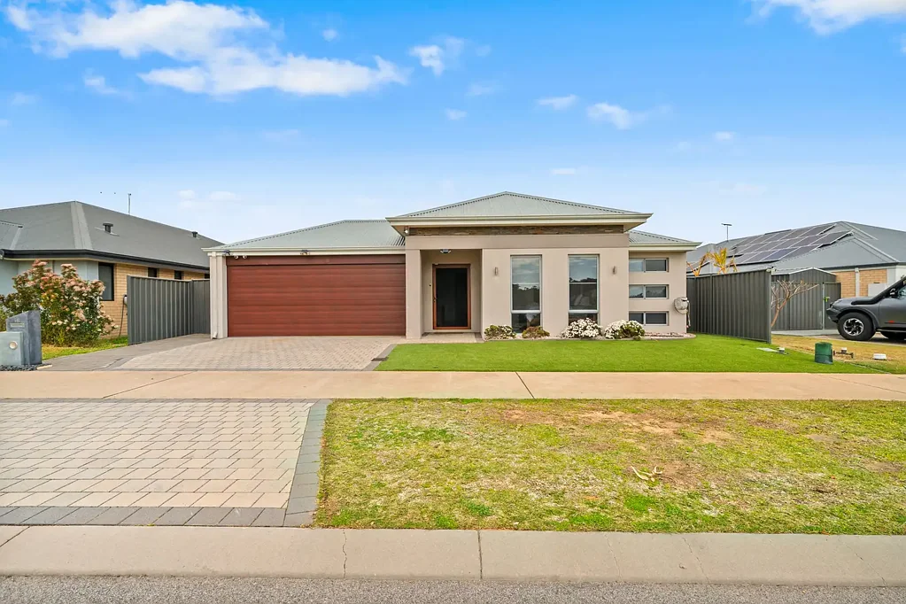 18 Bradley Street, Lakelands, WA 6180