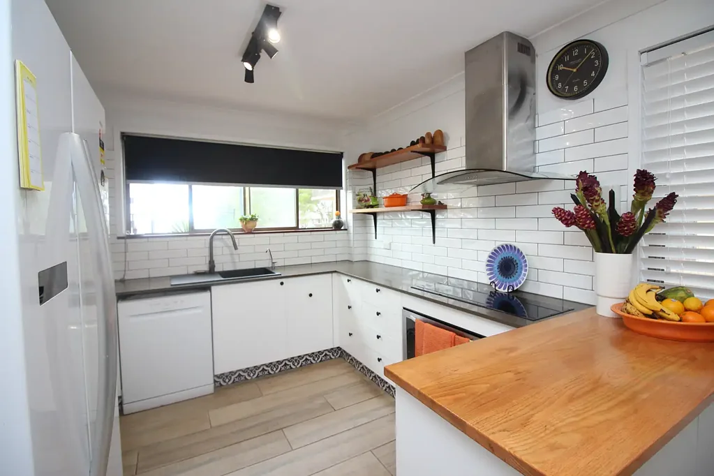 4 month lease only - Fully Furnished Renovated Unit!