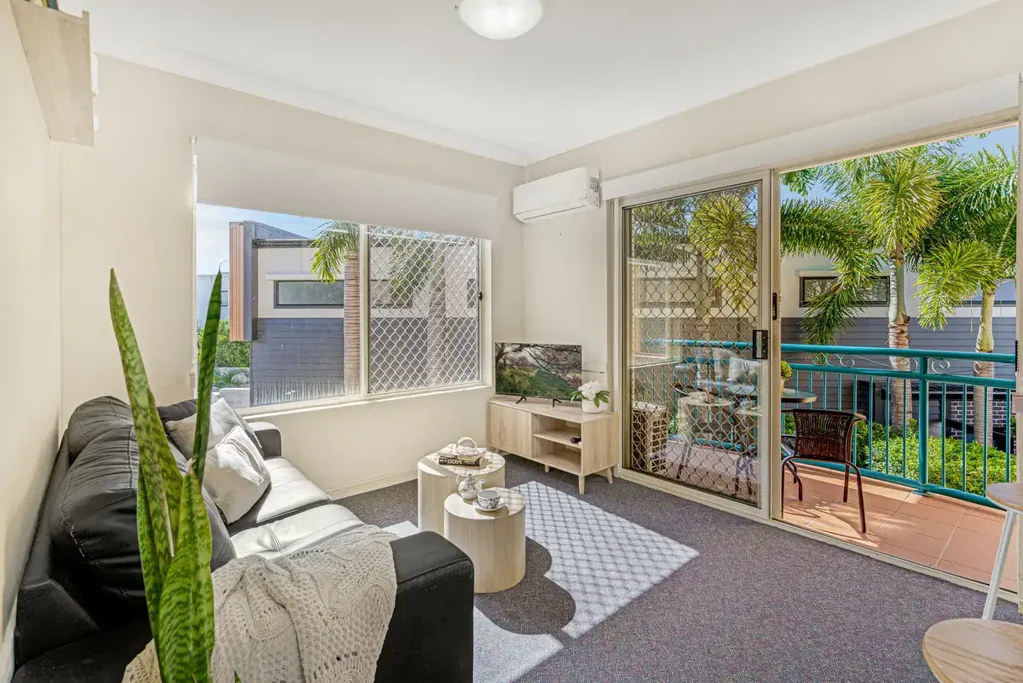 Furnished 1 Bedroom Unit!