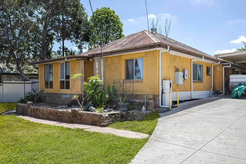 Bundamba 6ਬੈੱਡਰੂਮ For Sale