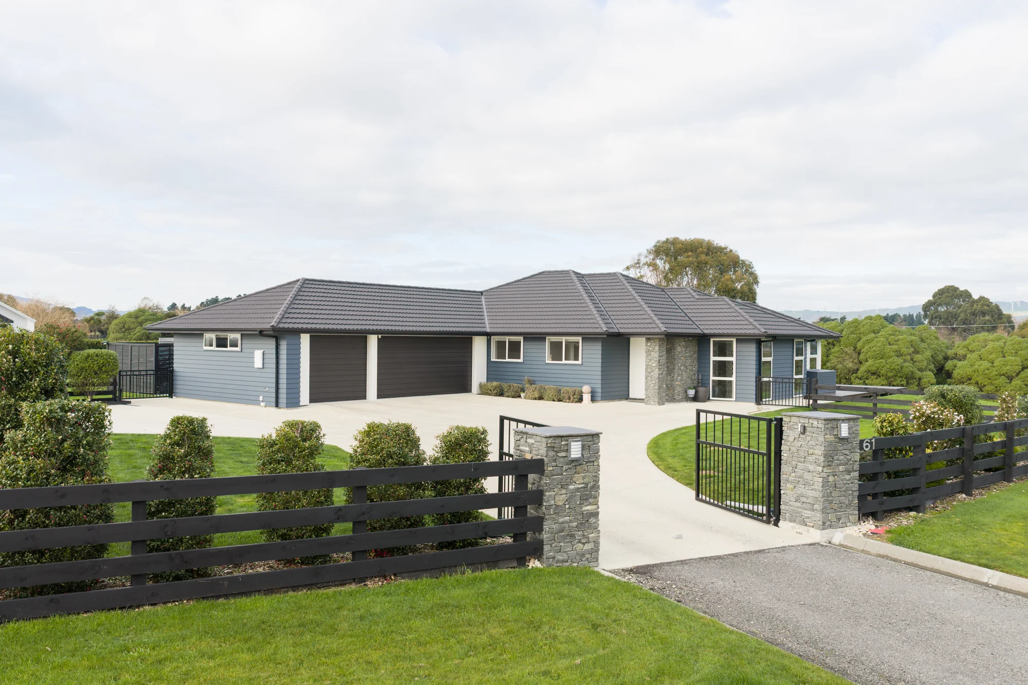 Kelvin Grove 4Phòng ngủ Immaculate modern living in prestigious Hartwell