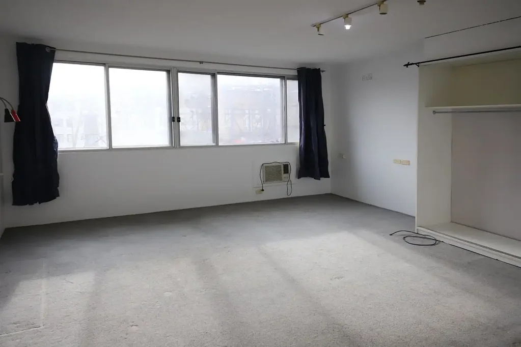 SPACIOUS STUDIO WITH POOL IN GREAT LOCALE