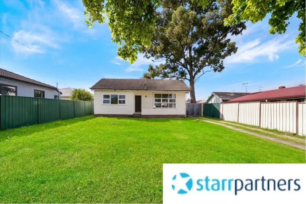 Beautifully Updated 2-Bedroom House: Freshly Renovated Kitchen, Generous Backyard, and More!