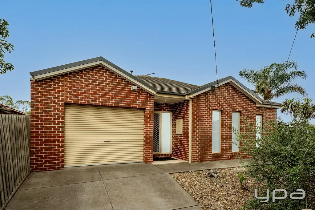 MODERN LOW-MAINTENANCE LIVING IN A PRIME LOCATION!