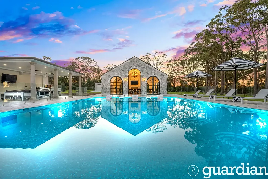 Dural 5બેડરૂમ "Maison de Blanc"- Exquisite entertainer on five acres