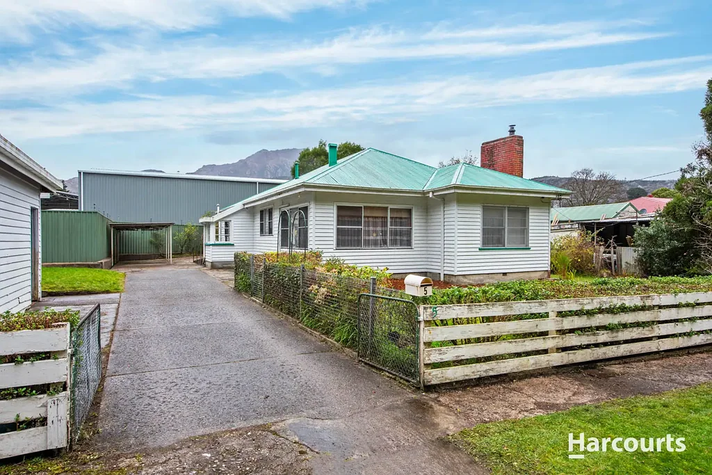 Queenstown 3कमरा Classic Charm with Room to Make It Your Own!