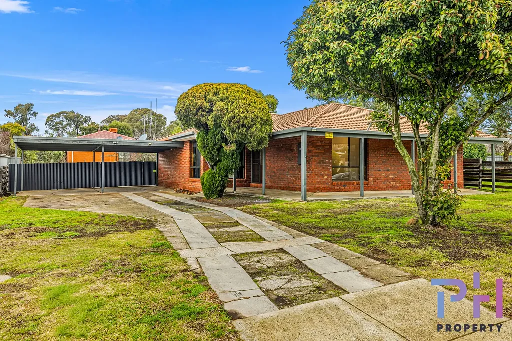 Golden Square 3 Slaapkamer Freshly Refreshed with Room to Grow