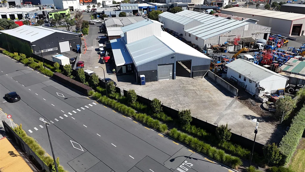 Penrose CBRE | Versatile Warehouse + Yard on Neilson St