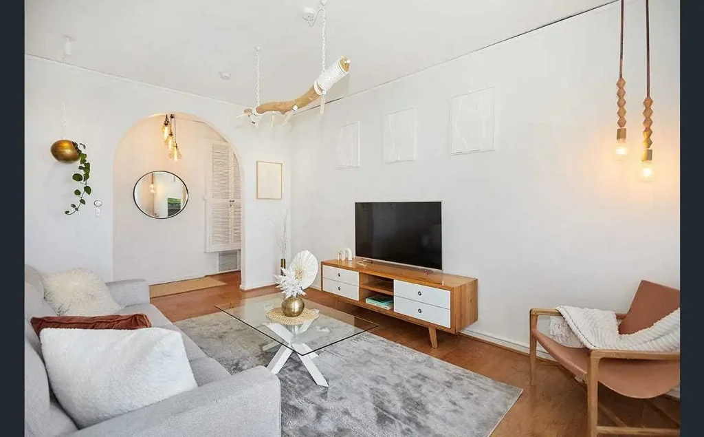 Stylish Bayside Living Opposite Elwood Beach