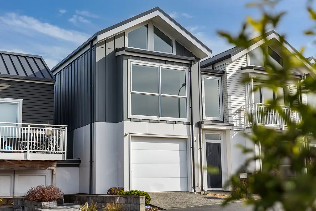 Whitby 4房  Stylish & Low-Maintenance Living - Move-In Ready!