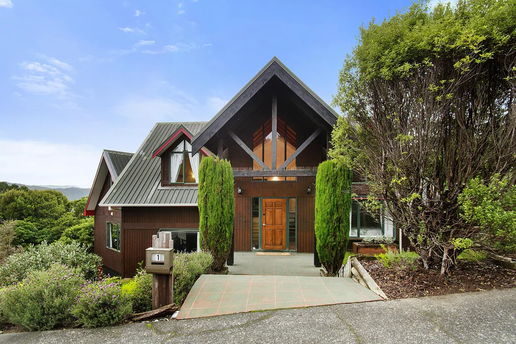 Belmont 4房  Modern Family Living On A Grand Scale