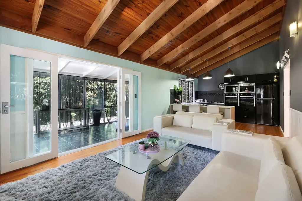 Lower Beechmont 4 Slaapkamer Dual Living Residence on large block with Scenic North facing outlook!
