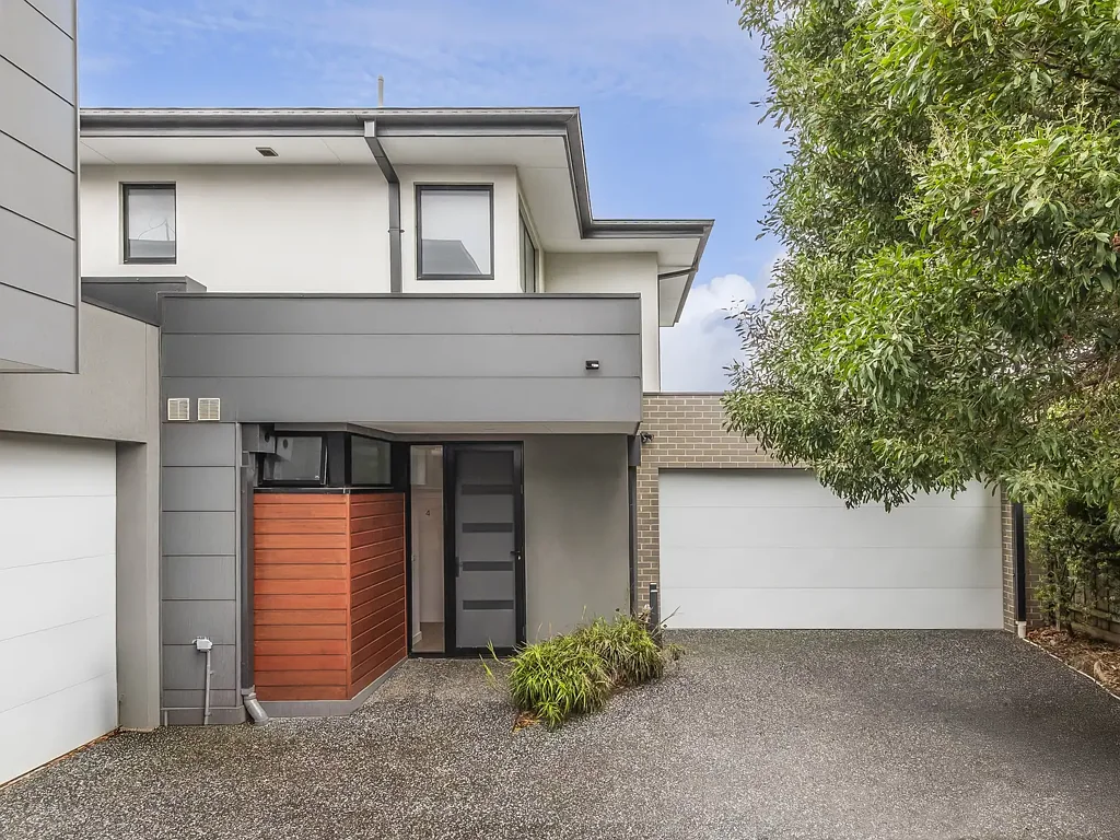 Stylish Townhouse Living in a Prime Mornington Location