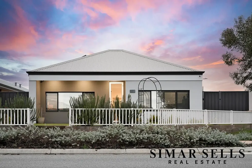Ellenbrook 4침실 Contemporary Living with a Clever Courtyard Design