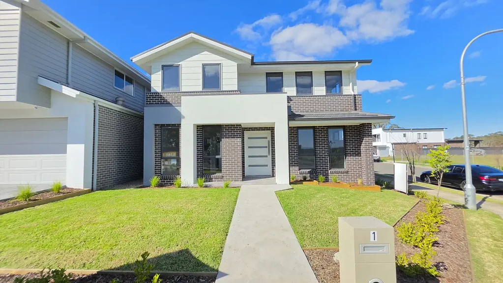 Vineyard 5 Slaapkamer Brand New 5-Bedroom Family Home, Ground Floor Guest Bedroom With Ensuite & WIR, Theatre Room, Solar & Many Inclusions.
