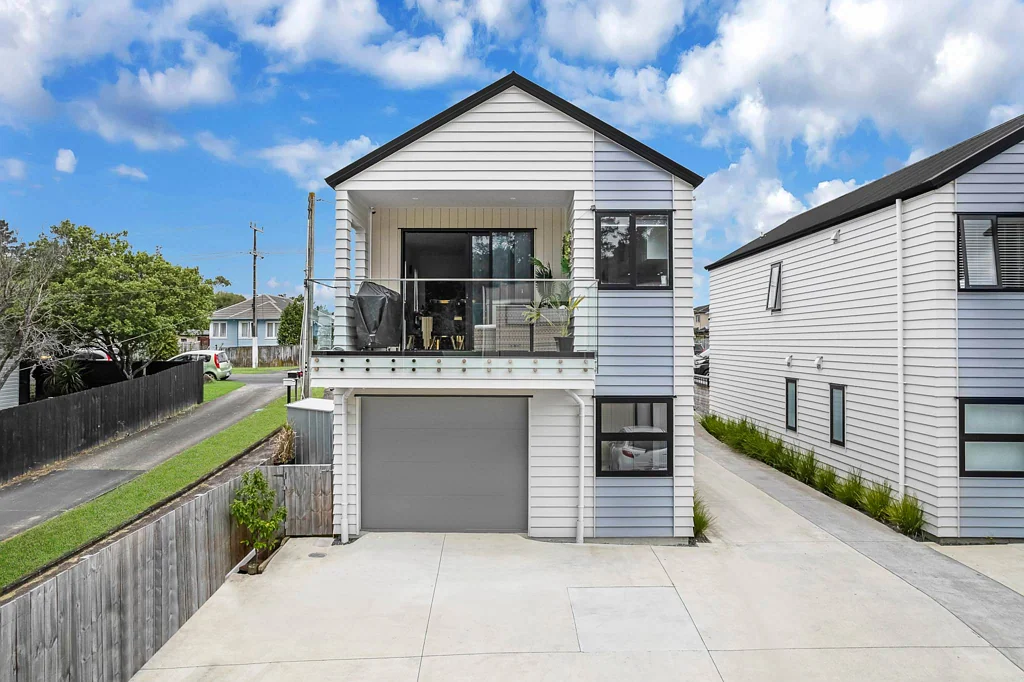 2/42 Woodside Road, Massey, Waitakere City, Auckland