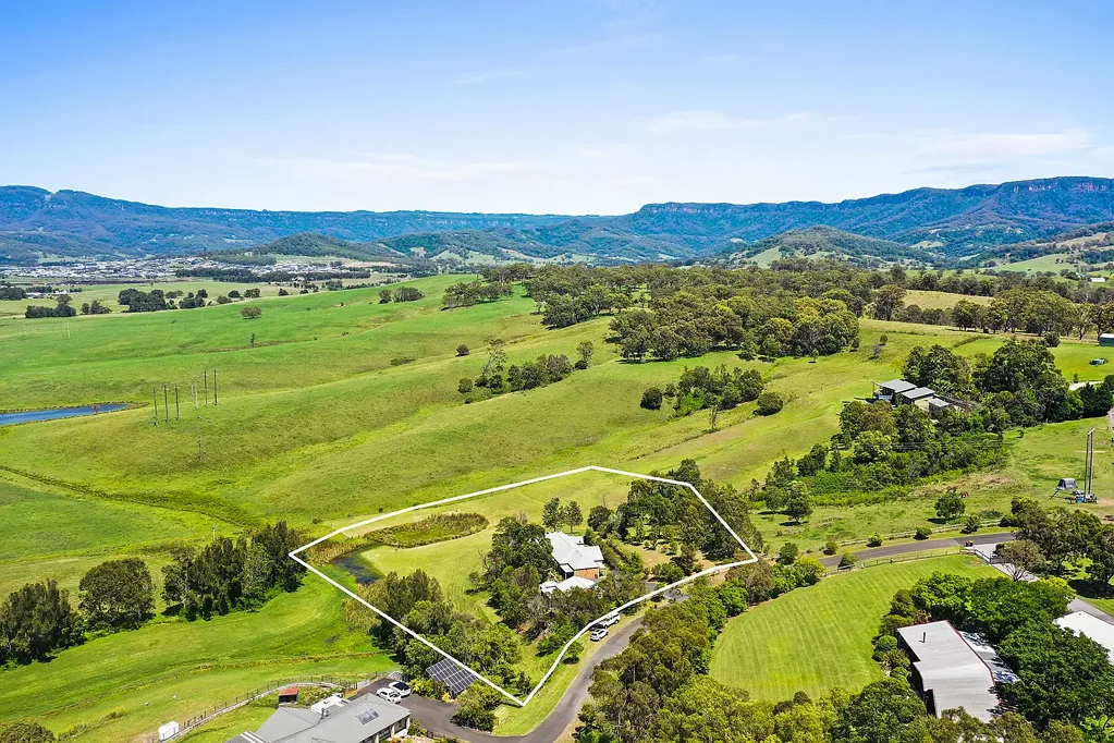 Yallah 4ห้องนอน Exceptional Acreage Residence in a Tightly Held Estate