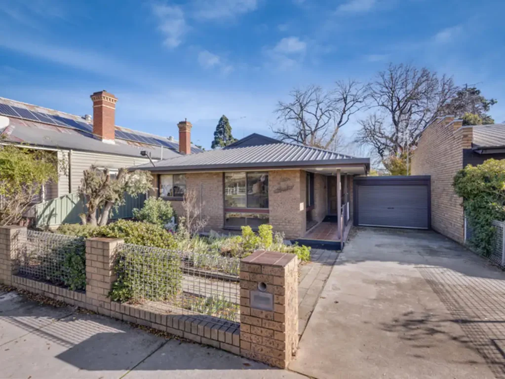 Eaglehawk 2ਬੈੱਡਰੂਮ Charming 2-Bedroom Home with Park Access in the Heart of Eaglehawk