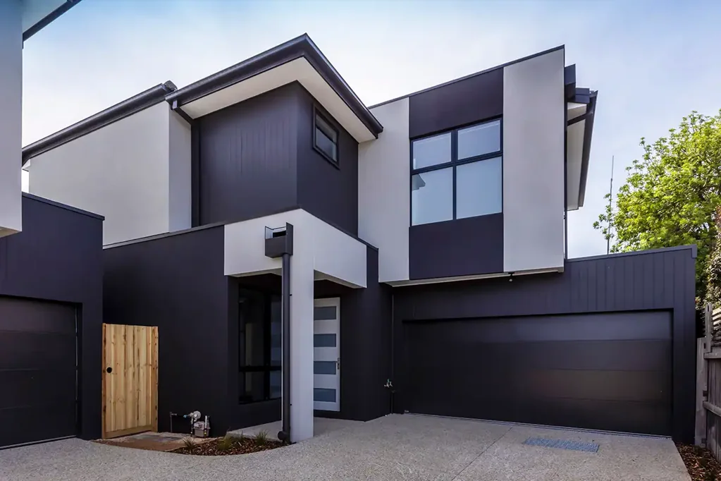 NEAR NEW LUXURY TOWNHOUSE