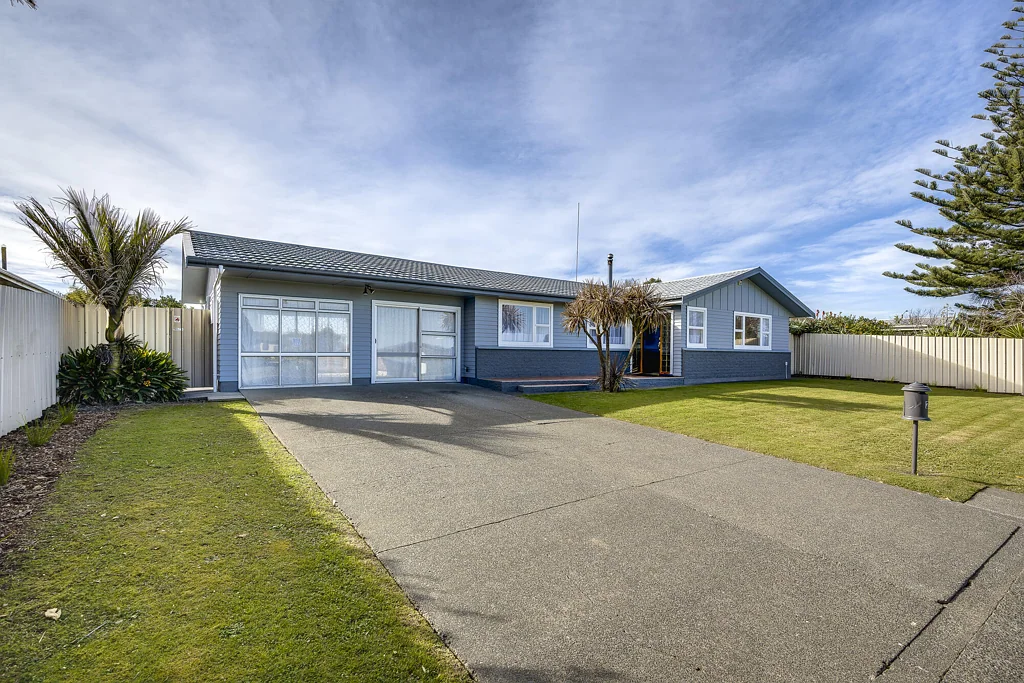 Onekawa 3 Bedroom Entertain with ease and enjoy space to spread out.
