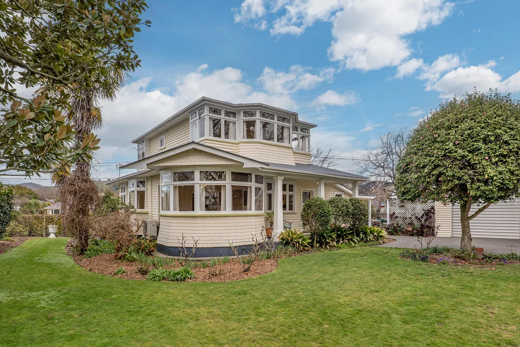 Waltham 3房  Character, convenience and 927sqm of potential