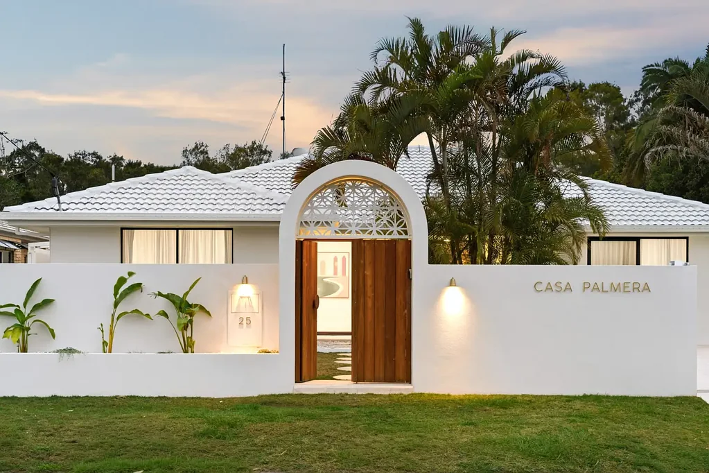 Wurtulla 5ਬੈੱਡਰੂਮ Casa Palmera: Beachside Elegance, Dual Living