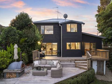 Northcote 3部屋 Elevated Northcote Gem - Great Views & Outdoor Living!