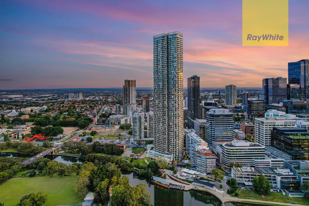 Parramatta 2कमरा SPECTACULAR TRI-LEVEL PENTHOUSE WITH ROOFTOP RIVER VIEWS