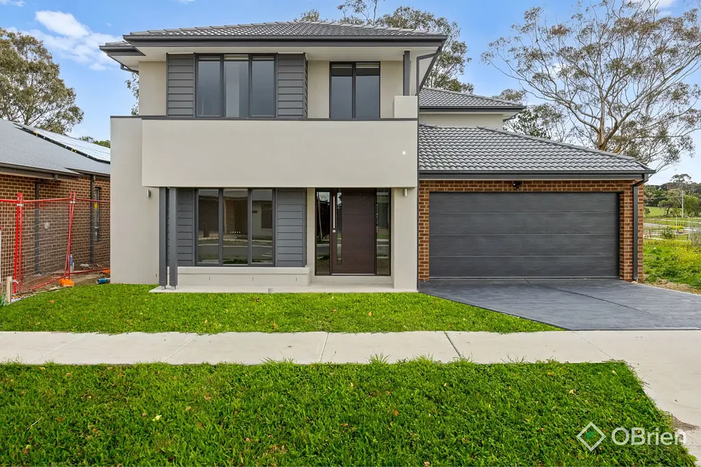 Modern Family Home in Prime Officer Location