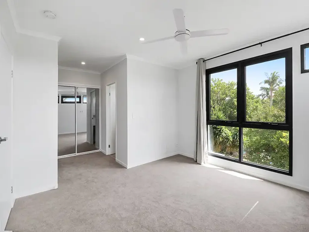 3-Bedroom Townhouse in Prime Southport Location Rental!