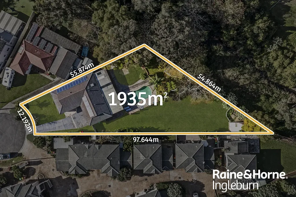 Macquarie Fields 3房 黄金地段宽敞地块上的卓越家庭生活 Exceptional Family Living on an Expansive Parcel in a Prime Location