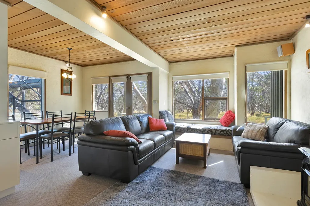Dinner Plain 2Moenga Spacious 2-bedroom apartment, fronting the national park, with direct access to the X-Country ski and walking trials.