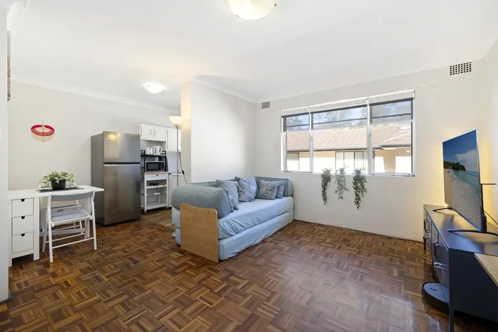 Lakemba 1Phòng ngủ Sunlit Top Floor Apartment in Boutique Block of Eight