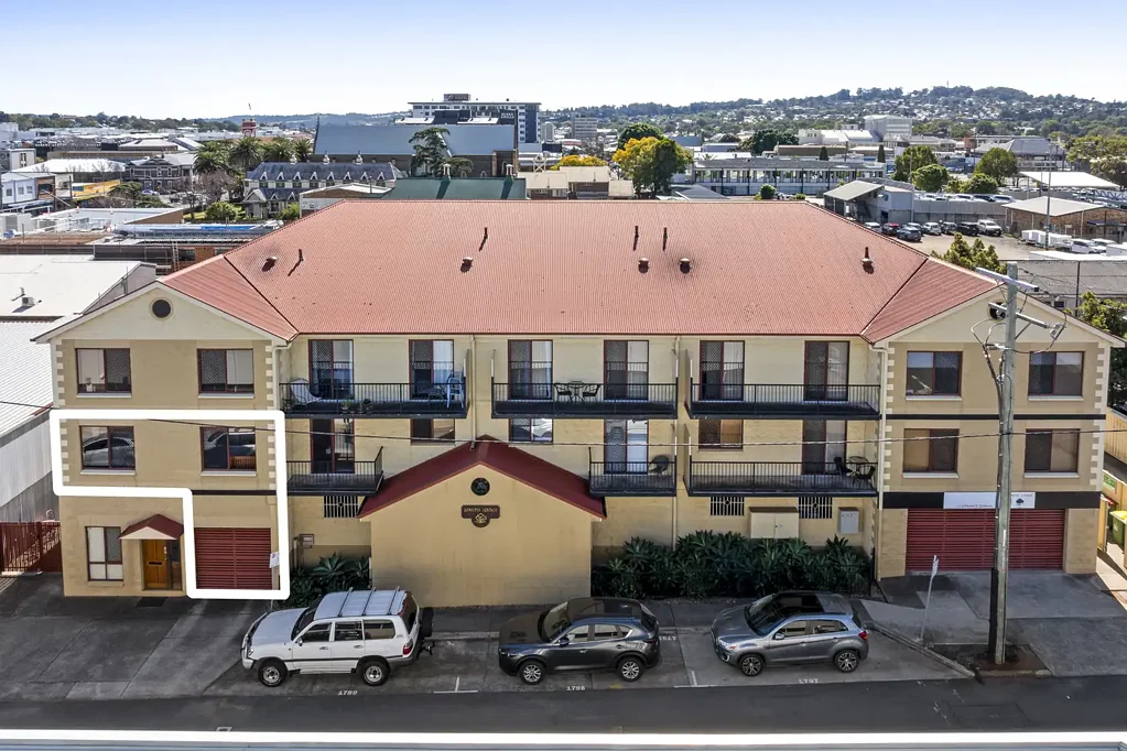 Toowoomba City 3ਬੈੱਡਰੂਮ The Only One of Its Kind - A Partly Furnished City Unit with Exclusive Covered Parking!