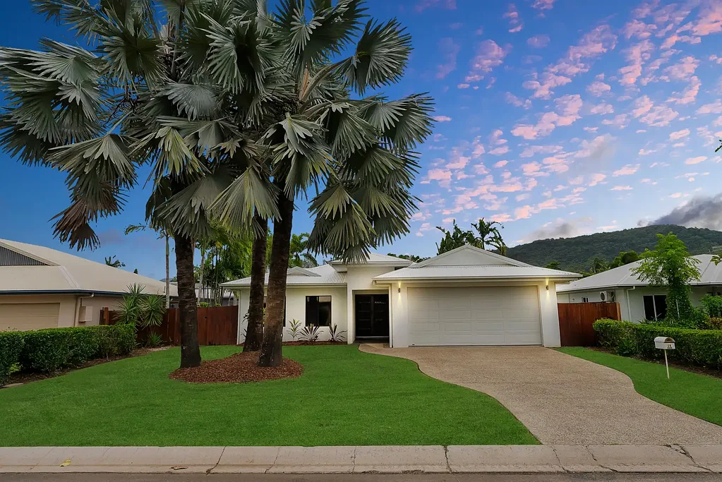 4 Bedroom Bright & Spacious Home