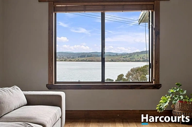 Gravelly Beach 2房  Riverside Charm with Views to Match