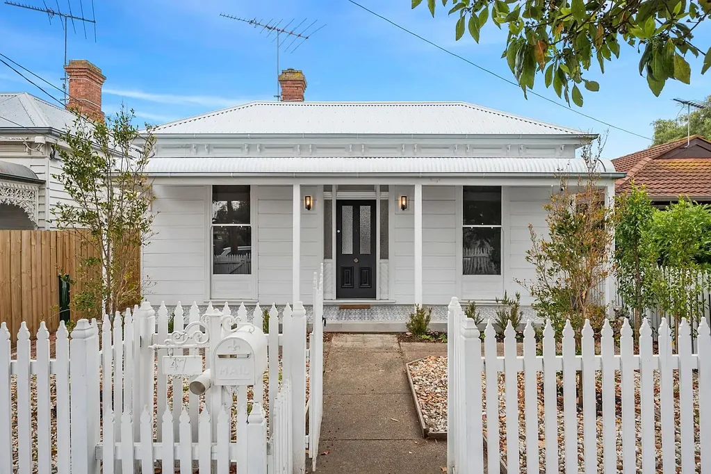 Luxurious family home in the highly coveted suburb of Geelong West