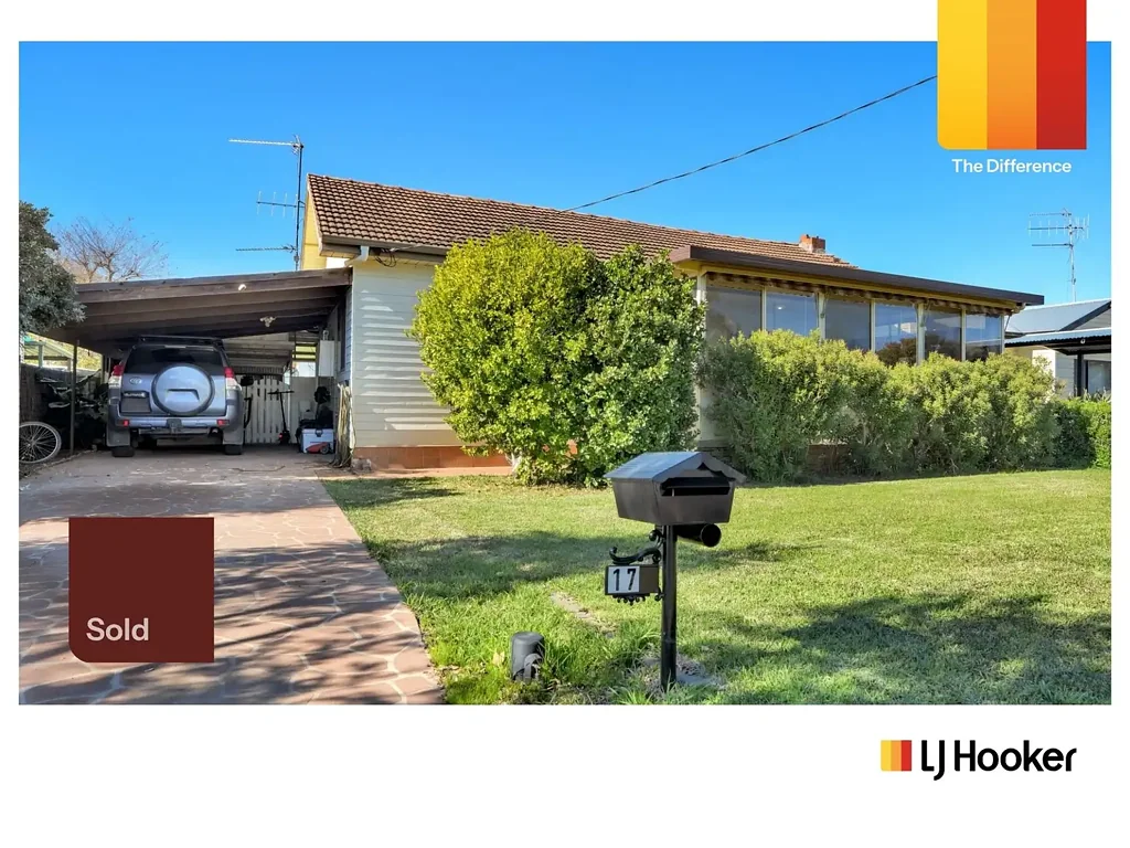 Narromine 3Moenga Spacious Family Home with Rear Lane Access on a Large Block
