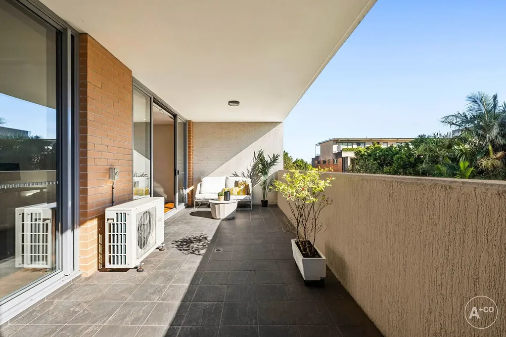 Botany 2房 超大公寓生活，带宽敞露台和独立书房 Oversized Apartment Living with Expansive Terrace & Separate Study