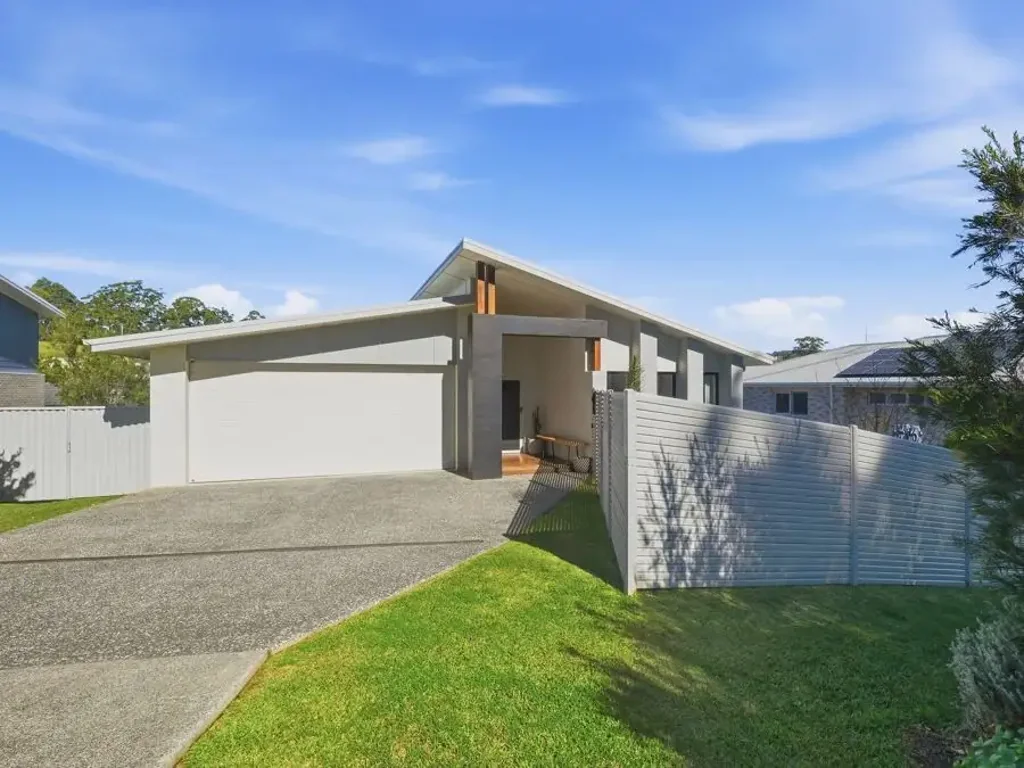 North Boambee Valley 4ਬੈੱਡਰੂਮ Modern Family Living with Space, Style & a Pool....