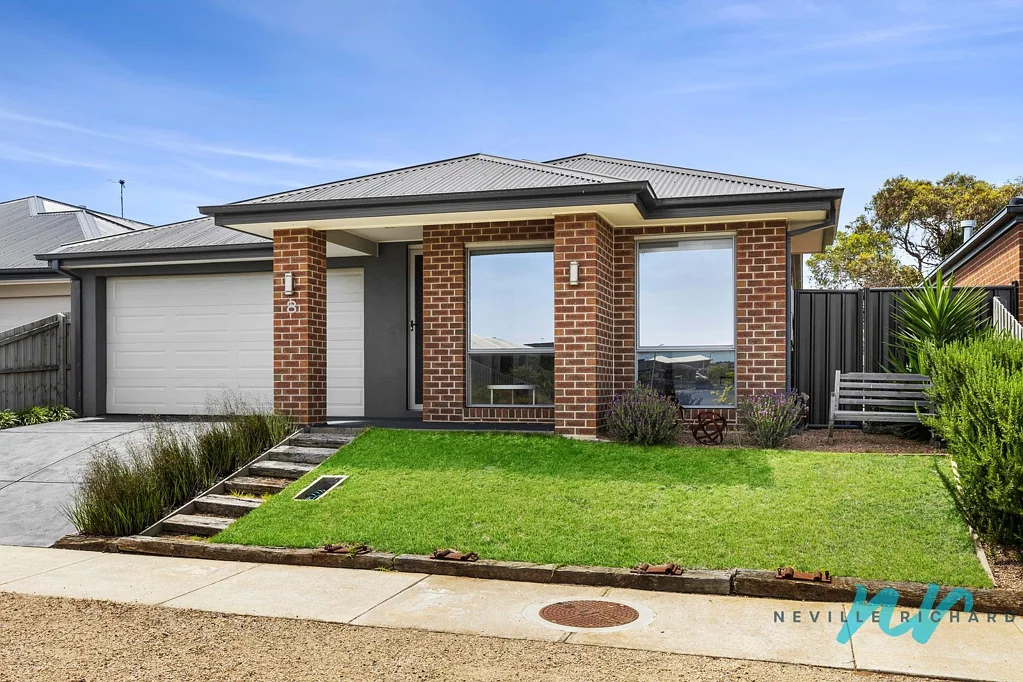 8 Countess Drive, St Leonards, VIC 3223