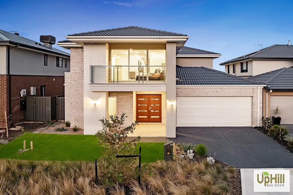 18 Velvet Circuit, Clyde North, VIC 3978