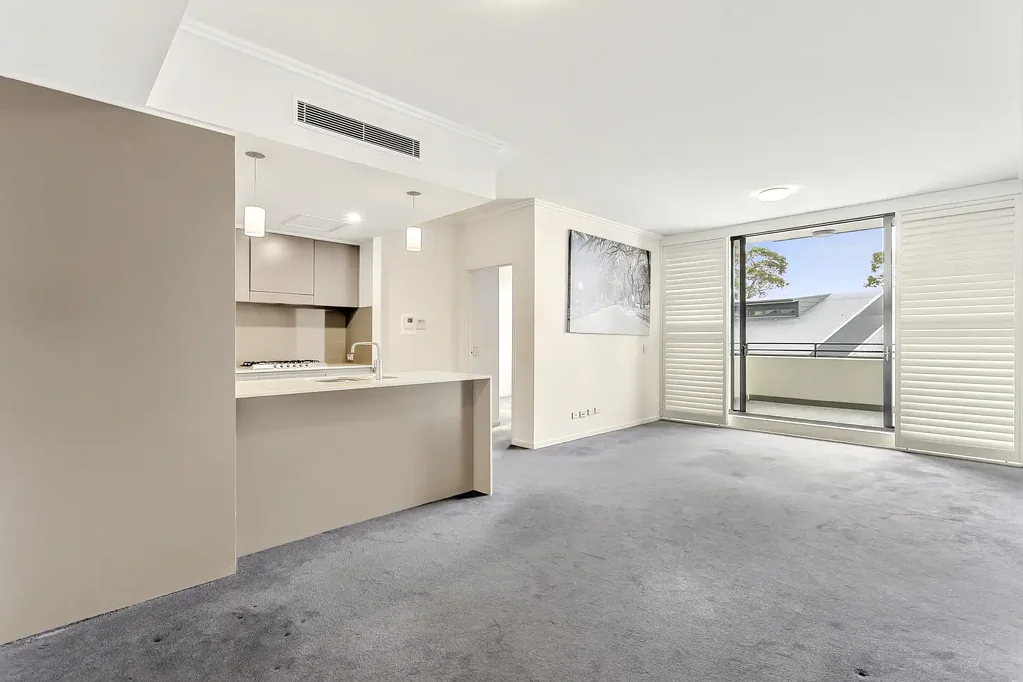 Light-Filled Top Floor Apartment