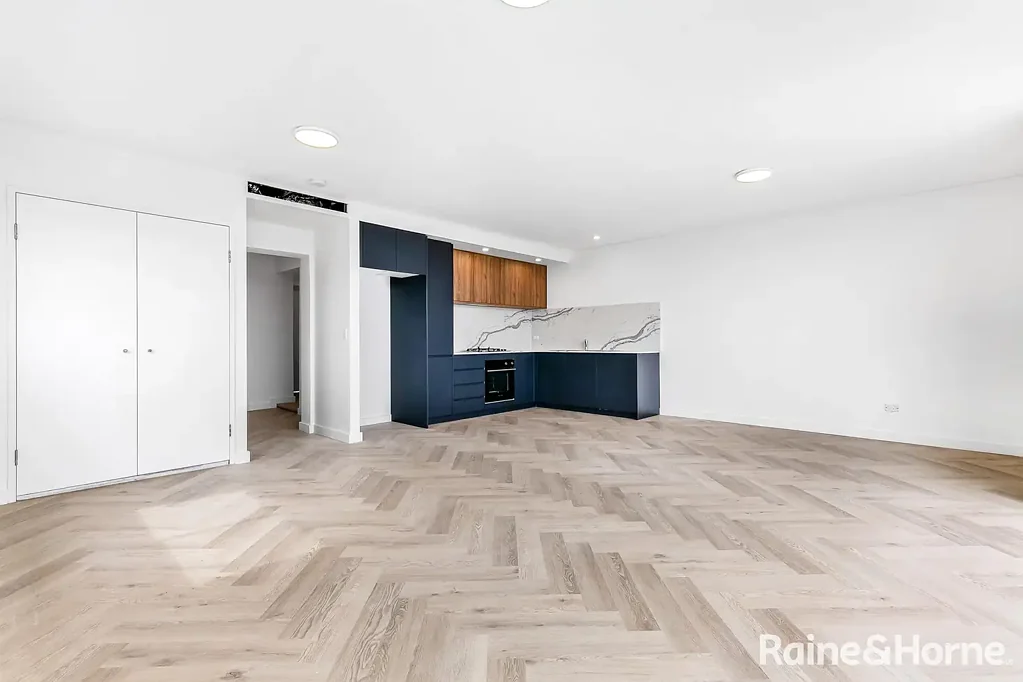 Three Bedroom Apartment In Petersham