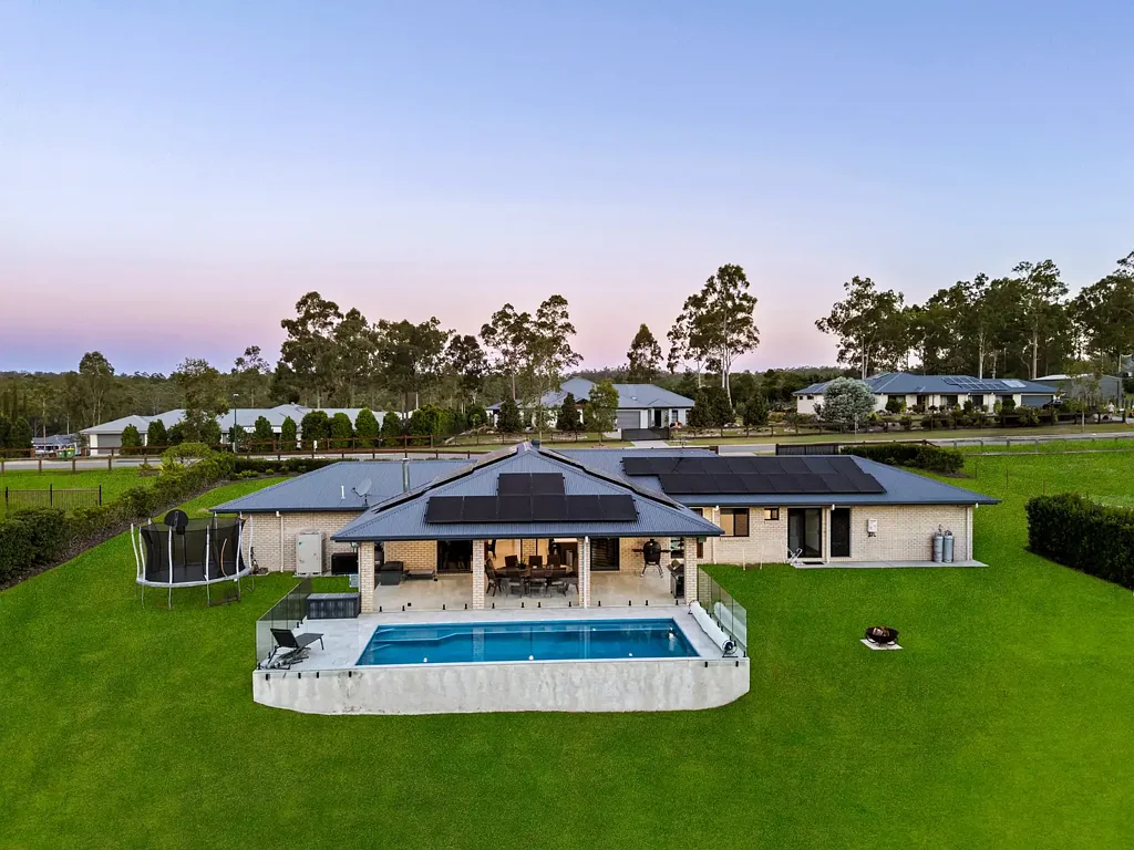 New Beith 4房 您的房产搜索的愉快终点！ The Jolly Tail End of Your Property Search!