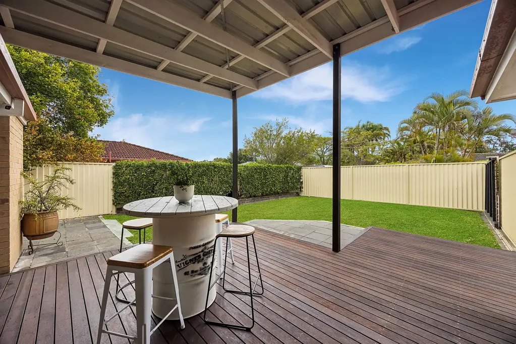Ashmore 3房  SPACIOUS THREE BEDROOM TOWNHOUSE WITH TWO OUTDOOR ENTERTAINING AREAS