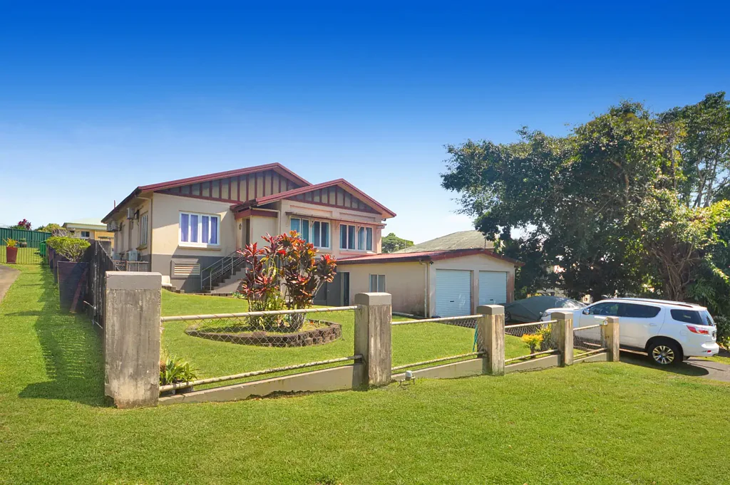 East Innisfail 4房  1009 SQM Block Spacious 4 brm Family Home with Pool & Lifestyle Appeal- $530,000