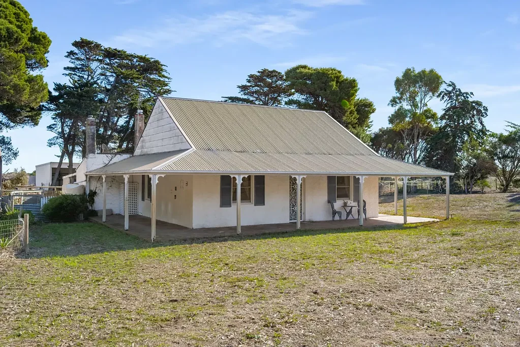 Mount Benson 3Kwarto Karobina Cottage: A Slice of Rural Charm Waiting to Be Reimagined