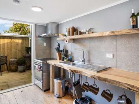 Sandringham 2部屋 Two Dwellings, 1 Title, Dual Income Opportunity!