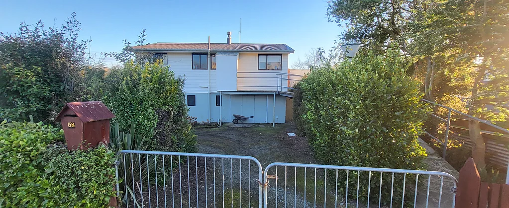 Hampden 3Kwarto Two-storey home with scenic views
